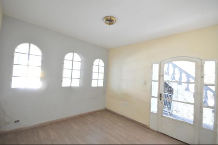 Sala de casa para alugar com 2 quartos, 65m² em Jardim Fontalis, São Paulo