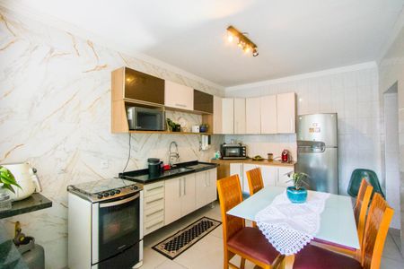 Casa à venda com 114m², 2 quartos e 2 vagas Casa à venda com 114m², 2 quartos e 2 vagasCozinha