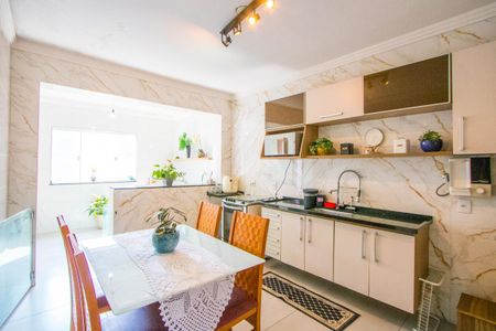 Casa à venda com 114m², 2 quartos e 2 vagas Casa à venda com 114m², 2 quartos e 2 vagasCozinha