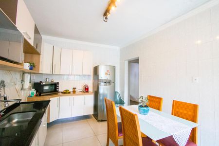 Casa à venda com 114m², 2 quartos e 2 vagas Casa à venda com 114m², 2 quartos e 2 vagasCozinha