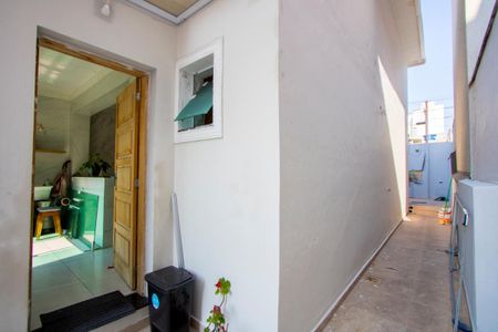 Casa à venda com 114m², 2 quartos e 2 vagas Casa à venda com 114m², 2 quartos e 2 vagasCorredor externo