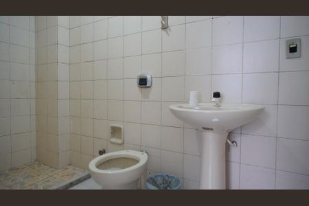 Banheiro  de apartamento à venda com 1 quarto, 46m² em Bom Jesus, Porto Alegre