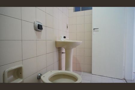 Banheiro  de apartamento à venda com 1 quarto, 46m² em Bom Jesus, Porto Alegre