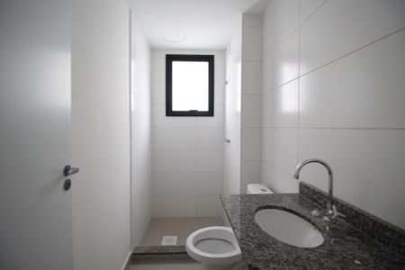 Banheiro de kitnet/studio para alugar com 0 quarto, 39m² em Lomba do Pinheiro, Porto Alegre