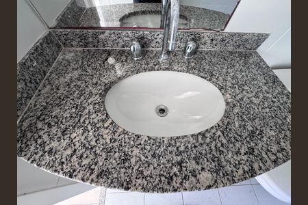 Apartamento à venda com 72m², 2 quartos e 1 vagaBanheiro Social