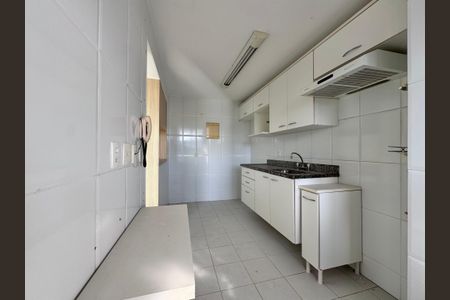 Apartamento à venda com 72m², 2 quartos e 1 vagaCozinha e Área de Serviço