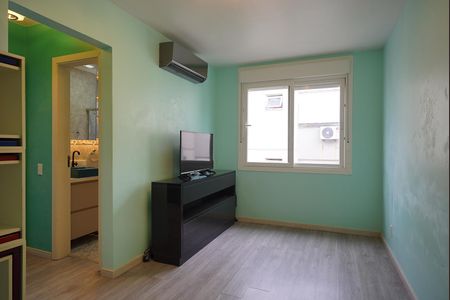 Sala de apartamento à venda com 1 quarto, 43m² em Jardim do Salso, Porto Alegre