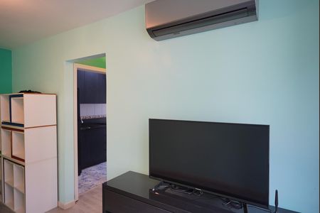 Sala de apartamento à venda com 1 quarto, 43m² em Jardim do Salso, Porto Alegre