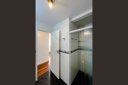 Apartamento para alugar com 68m², 2 quartos e sem vagaBanheiro