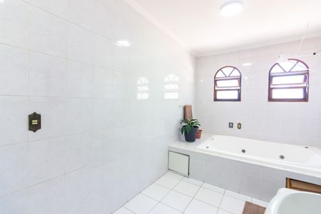 Casa à venda com 300m², 3 quartos e 7 vagasBanheiro da Suíte