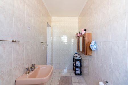 Casa à venda com 300m², 3 quartos e 7 vagasBanheiro da Suíte 2