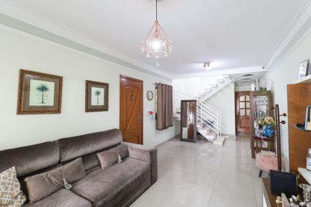 Casa para alugar com 3 quartos, 210m² em Vila Nivi, São Paulo