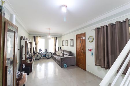 Casa para alugar com 3 quartos, 210m² em Vila Nivi, São Paulo