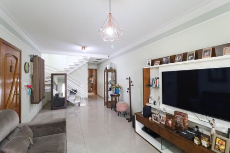 Casa para alugar com 3 quartos, 210m² em Vila Nivi, São Paulo