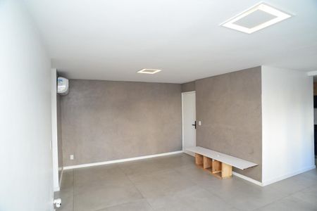 Sala de apartamento para alugar com 2 quartos, 90m² em Barra da Tijuca, Rio de Janeiro