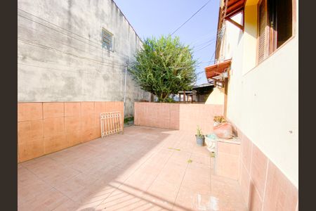 Casa para alugar com 78m², 2 quartos e sem vagaQuintal