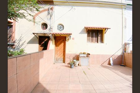 Casa para alugar com 78m², 2 quartos e sem vagaQuintal