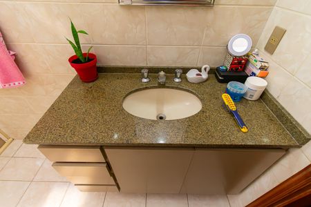 Casa à venda com 180m², 3 quartos e 3 vagasBanheiro 2
