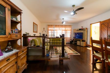 Casa à venda com 180m², 3 quartos e 3 vagasSala