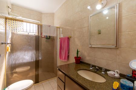 Casa à venda com 180m², 3 quartos e 3 vagasBanheiro 2