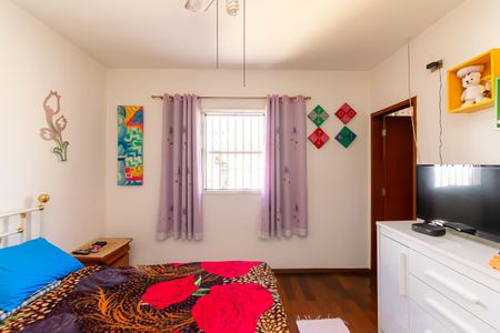 Casa à venda com 180m², 3 quartos e 3 vagasSuíte