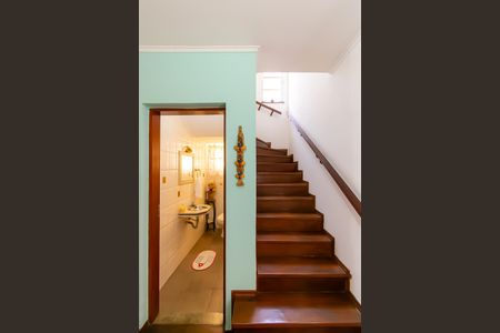 Casa à venda com 180m², 3 quartos e 3 vagasEscada