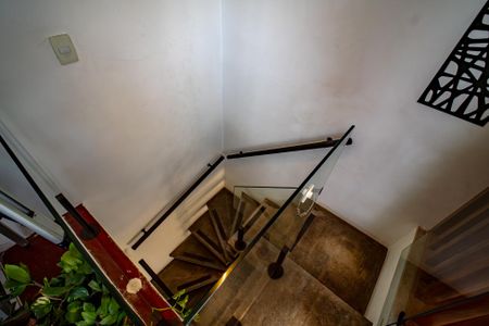 Apartamento à venda com 130m², 3 quartos e 2 vagasEscada acesso cobertura