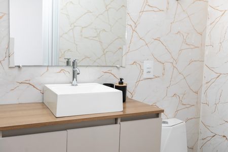 BANHEIRO de kitnet/studio para alugar com 1 quarto, 34m² em Vila Itapura, Campinas