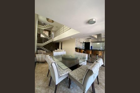 Sala de casa para alugar com 4 quartos, 230m² em Suru, Barueri