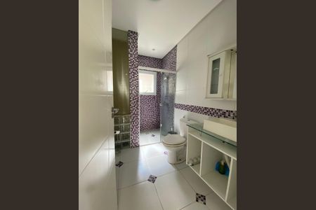 Casa para alugar com 230m², 4 quartos e 2 vagasBanheiro