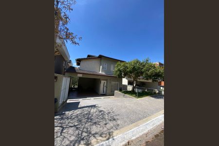 Casa para alugar com 230m², 4 quartos e 2 vagasFachada