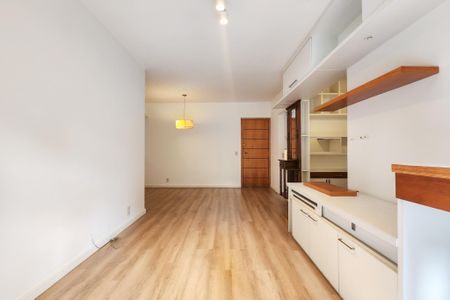 Apartamento à venda com 89m², 2 quartos e 1 vaga Apartamento à venda com 89m², 2 quartos e 1 vagaSala