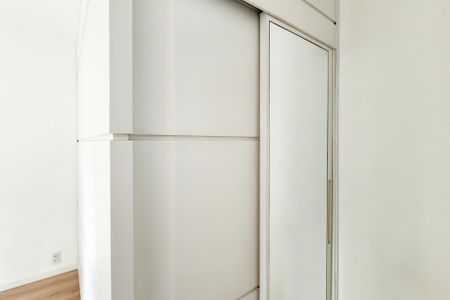 Apartamento à venda com 89m², 2 quartos e 1 vaga Apartamento à venda com 89m², 2 quartos e 1 vagaCloset