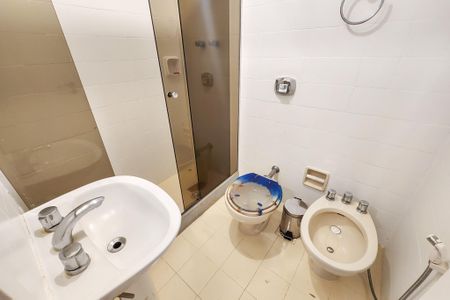 Apartamento à venda com 89m², 2 quartos e 1 vaga Apartamento à venda com 89m², 2 quartos e 1 vagaBanheiro Social