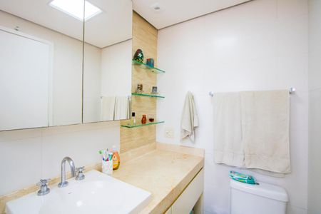 Apartamento à venda com 114m², 3 quartos e 3 vagasBanheiro do quarto 1