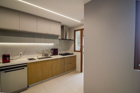 Apartamento para alugar com 145m², 3 quartos e 2 vagas Apartamento para alugar com 145m², 3 quartos e 2 vagasCozinha