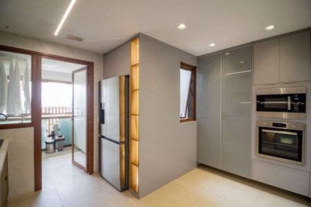Apartamento para alugar com 145m², 3 quartos e 2 vagas Apartamento para alugar com 145m², 3 quartos e 2 vagasCozinha