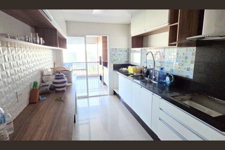 Cozinha de apartamento à venda com 3 quartos, 194m² em Parque Renato Maia, Guarulhos