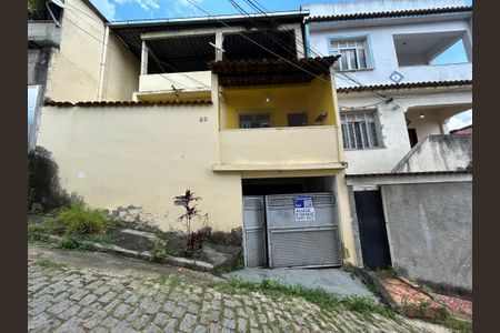 Casa para alugar com 200m², 2 quartos e 1 vagaFachada + plaquinha