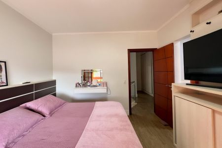 Casa de condomínio para alugar com 305m², 3 quartos e 5 vagasSuíte 1