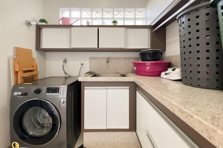 Casa de condomínio para alugar com 305m², 3 quartos e 5 vagasÁrea de Serviço