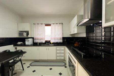 Casa de condomínio para alugar com 305m², 3 quartos e 5 vagasCozinha