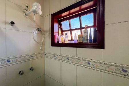 Casa de condomínio para alugar com 305m², 3 quartos e 5 vagasBanheiro da Suíte 2