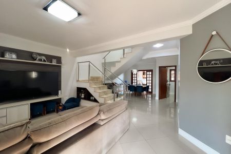 Casa de condomínio para alugar com 305m², 3 quartos e 5 vagasSala de estar