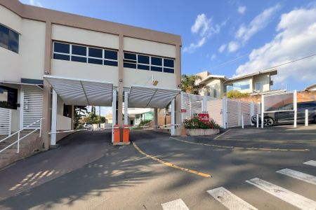 Casa de condomínio para alugar com 305m², 3 quartos e 5 vagasFachada e portaria