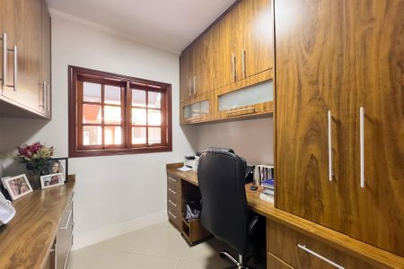 Casa de condomínio para alugar com 305m², 3 quartos e 5 vagasEscritório