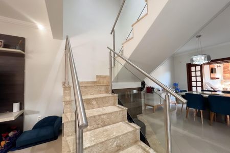 Casa de condomínio para alugar com 305m², 3 quartos e 5 vagasLavabo