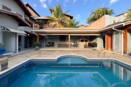 Casa de condomínio para alugar com 305m², 3 quartos e 5 vagasPiscina