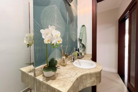 Casa de condomínio para alugar com 305m², 3 quartos e 5 vagasLavabo