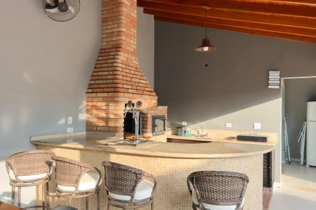 Casa de condomínio para alugar com 305m², 3 quartos e 5 vagasChurrasqueira